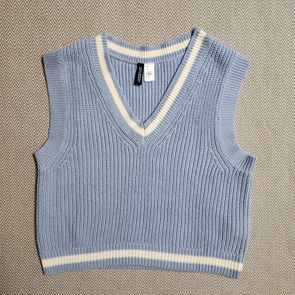 H&M Divided Light Blue Varsity Stripe V-Neck Ribbed Knit Sweater Vest Medium